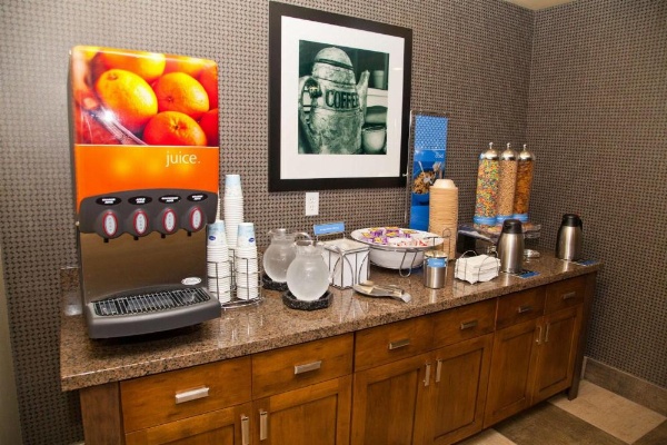 Hampton Inn By Hilton And Suites Salinas image 11
