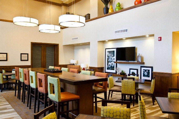Hampton Inn By Hilton And Suites Salinas image 4