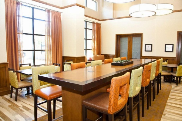 Hampton Inn By Hilton And Suites Salinas image 8